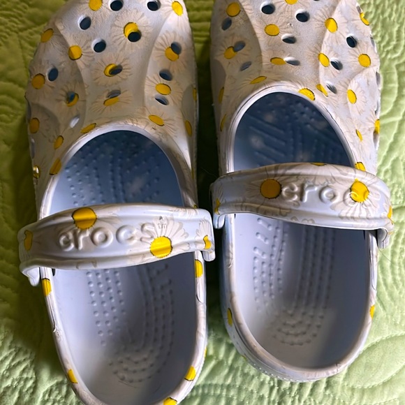 Crocs Light Blue with Daisy - Picture 2 of 7